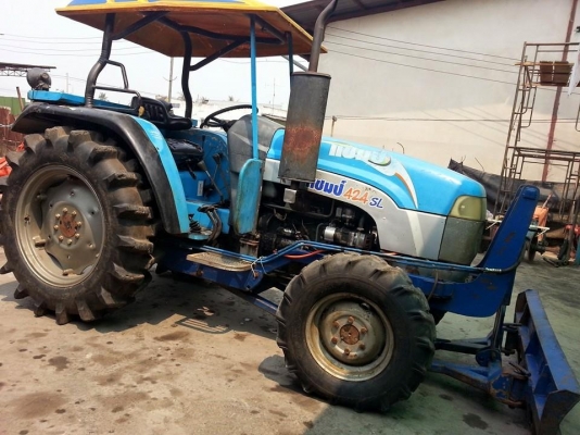 แทรกเตอร์แชมป์ 42 แรง 2 เพลาพร้อมใบมีดดันหน้า