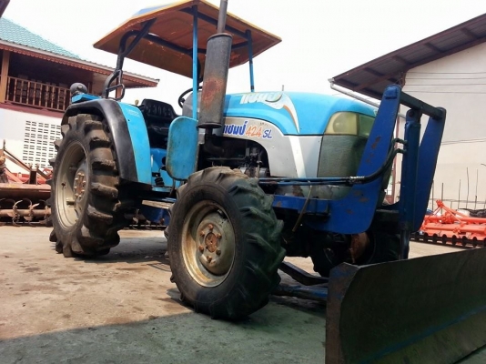 แทรกเตอร์แชมป์ 42 แรง 2 เพลาพร้อมใบมีดดันหน้า