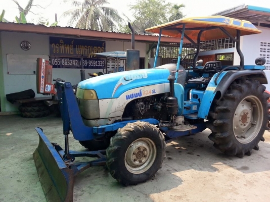 แทรกเตอร์แชมป์ 42 แรง 2 เพลาพร้อมใบมีดดันหน้า