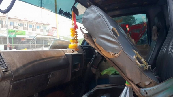 ขาย6ล้อ อีซูซุNPR 115พร้อมคอกบรรทุก แชชซีสวย เครื่องดี สภาพพร้อมใช้งาน เอกสารเล่มทะเบียนพร้อมโอน ขาย6ล้อ อีซูซุNPR 115พร้อมคอกบรรทุก แชชซีสวย เครื่องดี สภาพพร้อมใช้งาน เอกสารเล่มทะเบียนพร้อมโอน