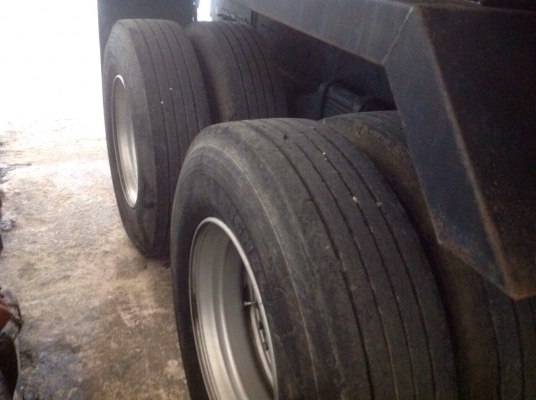 รถอีซูซุ 10 ล้อดั้ม FXZ  360  แรงม้า. ปี 57  ( รถวิ่ง 9x,xxx กม. )   สนใจติดต่อ 081 - 6079515