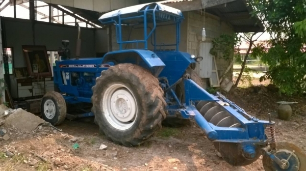 ขายรถไถฟอร์ด 6600 เสื้อลาย สภาพสวยพร้อมใช้ ได้ผาน 6 ผาน 3 และผานดันหน้า เอกสารเล่มทะเบียนครบ ราคาต่อรองได้ครับ