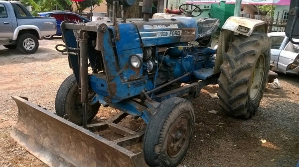 ขายรถไถฟอร์ด 6600 เสื้อลาย มีผานดันหน้า และผาน 6 ราคาเบาๆ เอกสารเล่มทะเบียนพร้อม ราคาต่อรองได้