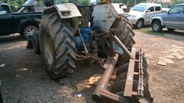 ขายรถไถฟอร์ด 6600 เสื้อลาย มีผานดันหน้า และผาน 6 ราคาเบาๆ เอกสารเล่มทะเบียนพร้อม ราคาต่อรองได้