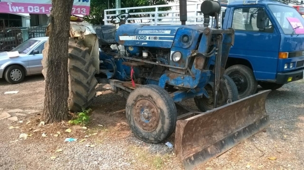 ขายรถไถฟอร์ด 6600 เสื้อลาย มีผานดันหน้า และผาน 6 ราคาเบาๆ เอกสารเล่มทะเบียนพร้อม ราคาต่อรองได้