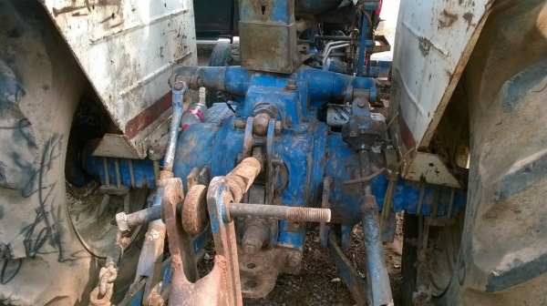 ขายรถไถฟอร์ด 6600 เสื้อลาย มีผานดันหน้า และผาน 6 ราคาเบาๆ เอกสารเล่มทะเบียนพร้อม ราคาต่อรองได้