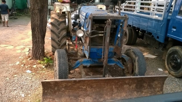 ขายรถไถฟอร์ด 6600 เสื้อลาย มีผานดันหน้า และผาน 6 ราคาเบาๆ เอกสารเล่มทะเบียนพร้อม ราคาต่อรองได้