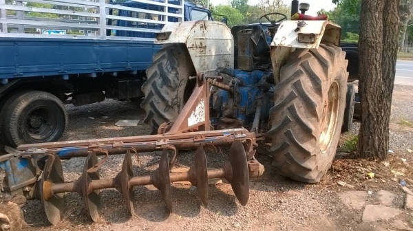 ขายรถไถฟอร์ด 6600 เสื้อลาย มีผานดันหน้า และผาน 6 ราคาเบาๆ เอกสารเล่มทะเบียนพร้อม ราคาต่อรองได้