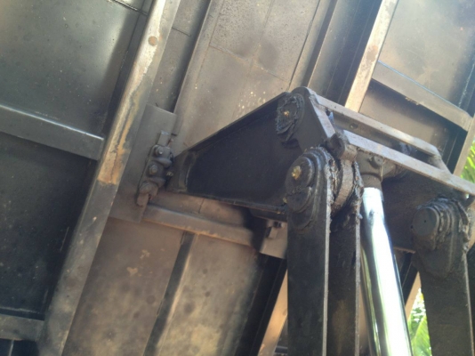 รถฮีโน่ 6 ล้อดั้ม 150 แรงม้า.  ปี 50   ( รถวิ่ง 5x,xxx กม. )   สนใจติดต่อ 081 - 6079515