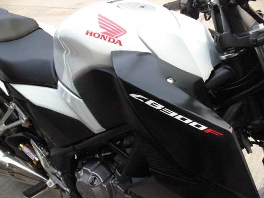 CB300F ใหม่เหมือนป้ายแดง CB300F ใหม่เหมือนป้ายแดง