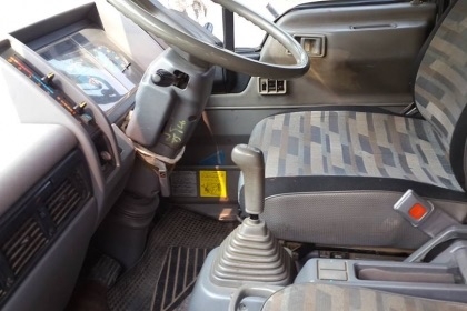 HINO FD 195 HP HO7D หกล้อดั๊มพ์ กระบะดั๊มพ์เหล็ก 5 ตันความยาว 3.60 เมตรสภาพดีพร้อมบรรทุกพร้อมใช้งาน เครื่องแรงดีแห้งดีเดิมๆครับ ภายในเก๋งคอนโซลสวยครบ พวงมาลัยเพาเวอร์ ระบบเบรคทริ๊ปฟี้ครบครัน ช่วงล่างแน่นดีคัชซีไม่แตกไม่บวม ยาง 8.25 ขอบ 16 สภาพดี 65\% พร้อม