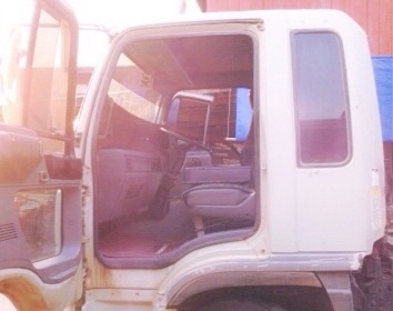 HINO FD 195 HP HO7D หกล้อดั๊มพ์ กระบะดั๊มพ์เหล็ก 5 ตันความยาว 3.60 เมตรสภาพดีพร้อมบรรทุกพร้อมใช้งาน เครื่องแรงดีแห้งดีเดิมๆครับ ภายในเก๋งคอนโซลสวยครบ พวงมาลัยเพาเวอร์ ระบบเบรคทริ๊ปฟี้ครบครัน ช่วงล่างแน่นดีคัชซีไม่แตกไม่บวม ยาง 8.25 ขอบ 16 สภาพดี 65\% พร้อม