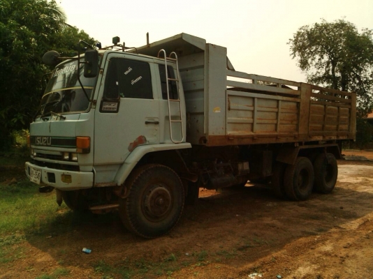 ขายด่วน  รถสิบล้อสองเพลาดั้มพ์   ISUZU  ROCKY  240  สภาพเดิมๆ  พร้อมใช้งาน