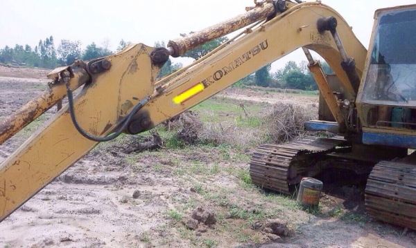**270,000 บ.ต่อรอง/// แบคโฮPC120-2** ขาย KOMATSU PC120-2 แบคโฮ ราคาถูกๆ PC120-2 เครื่องเดิม ปั้มเดิม เครื่องดี ปั้มดี ทำงานดี มีโหลดบ้าง หน่อยๆ บูมอาร์มดี มีปะบ้าง ไม่น่าเกลียด บุ้งกี๋ดี บูท/สลักโอเค เอวดี แน่นดี ช่วงล่าง 60-70\% โซ่ดี แทร็กดี หนา ครบ แทร็