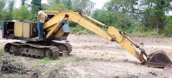 **270,000 บ.ต่อรอง/// แบคโฮPC120-2** ขาย KOMATSU PC120-2 แบคโฮ ราคาถูกๆ PC120-2 เครื่องเดิม ปั้มเดิม เครื่องดี ปั้มดี ทำงานดี มีโหลดบ้าง หน่อยๆ บูมอาร์มดี มีปะบ้าง ไม่น่าเกลียด บุ้งกี๋ดี บูท/สลักโอเค เอวดี แน่นดี ช่วงล่าง 60-70\% โซ่ดี แทร็กดี หนา ครบ แทร็