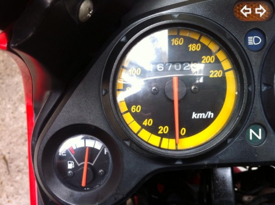 ขออนุญาติขาย HONDA CBR150R รถปี52 ลายไฟ ไมล์เหลือง โอนให้ฟรี