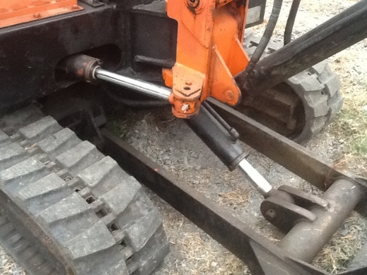 รถขุดairman hm30s สภาพดีพร้อมใช้ราคาไม่แพงครับ รถเก่านอกแทคยางสภาพดีมากๆ