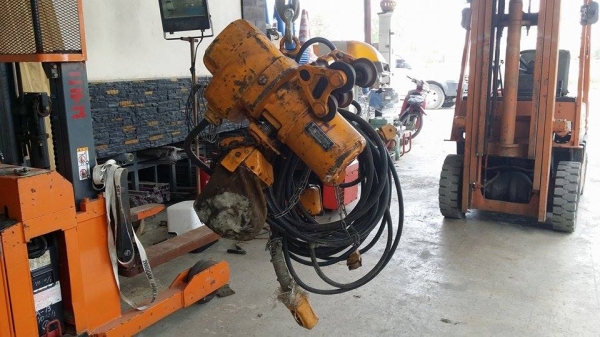 รอกไฟฟ้าเก่าญี่ปุ่น KITO   1/2 TON  สภาพดี พร้อมใช้งาน