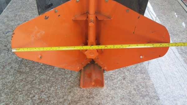 ตัวแหวกร่อง เก่าญี่ปุ่น ใช้ติดกับรถไถเดินตาม หรือรถพรวนดิน ช่วยในการขึ้นร่องไถได้ง่ายและสะดวกขึ้น สภาพดี