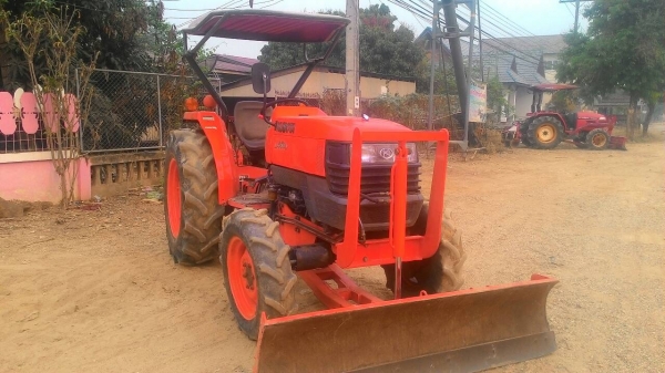 ขายรถไถ KUBOTA L4508 สภาพดีพร้อมใช้งาน อุปกรณ์ครบ 3 ชิ้น ดันหน้า ผานพรวนและโรตารี่
