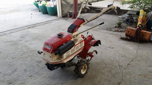 รถพรวนดิน  ISEKI  300 เก่าญี่ปุ่น  ขนาด 3 แรง  เครื่องยนต์ติดง่าย  สภาพสวย พร้อมใช้งาน  มีเกียแบบตีเดินหน้าและเกียตีถอยหลัง