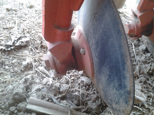 ขายตามสภาพพาน4ตราช้างใบ22นิ้วใช้2ครั้งรถ36แรงลากไม่ไหวคันท้ายมีอุปกรณ์ครบ