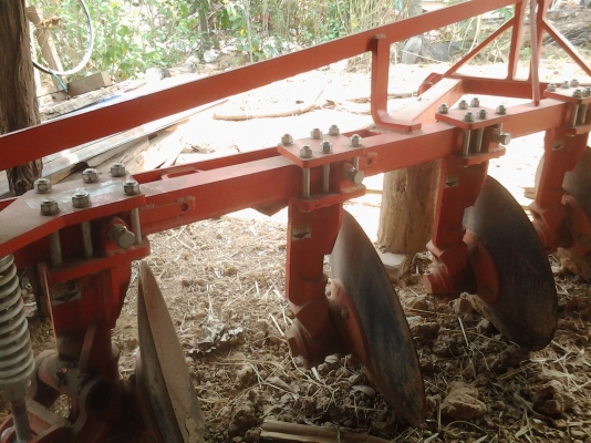 ขายตามสภาพพาน4ตราช้างใบ22นิ้วใช้2ครั้งรถ36แรงลากไม่ไหวคันท้ายมีอุปกรณ์ครบ