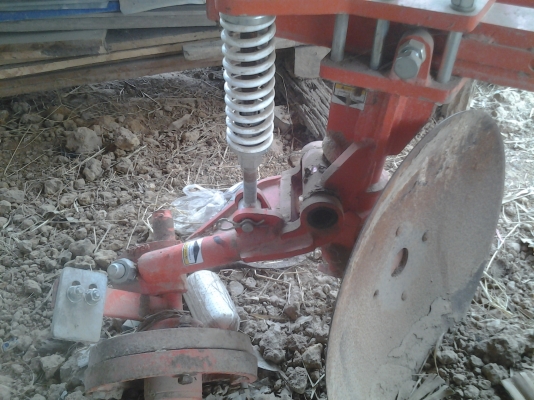 ขายตามสภาพพาน4ตราช้างใบ22นิ้วใช้2ครั้งรถ36แรงลากไม่ไหวคันท้ายมีอุปกรณ์ครบ