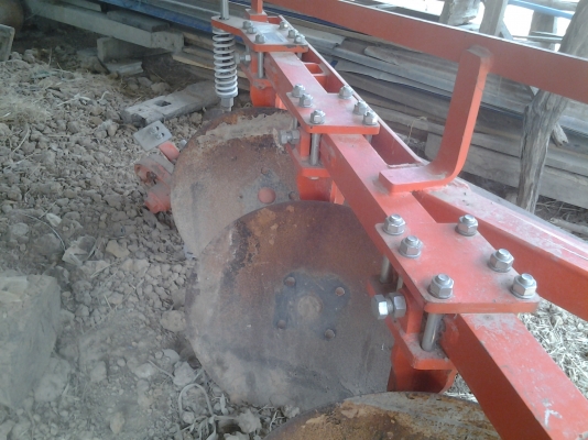 ขายตามสภาพพาน4ตราช้างใบ22นิ้วใช้2ครั้งรถ36แรงลากไม่ไหวคันท้ายมีอุปกรณ์ครบ