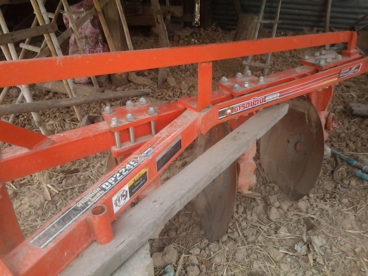 ขายตามสภาพพาน4ตราช้างใบ22นิ้วใช้2ครั้งรถ36แรงลากไม่ไหวคันท้ายมีอุปกรณ์ครบ