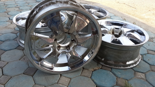 ขอบ 20 6รู โครเมี่ยม แม็กเปล่าไม่มียาง