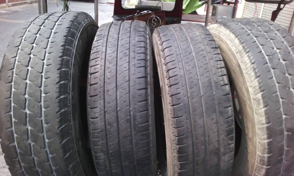205R14 BRIDGESTONE LEO677 ปี 12  สองเส้น 1800  โทร.081-427-3941