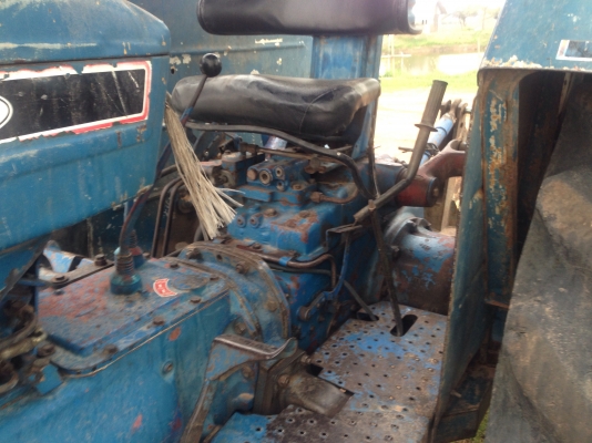 ขายรถไถ 2 เพลา Ford 6610 มีภาพวีดีโอ สภาพสวยพร้อมใช้  เอกสารซื้อขาย สภาพยาง70 \% ผานดันหน้า และผาน 6  ราคา 385,000 บาท ต่อรองได้ครับ  โทร 081-9972972 089-8451778