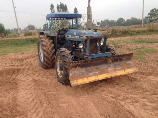 ขายรถไถ 2 เพลา Ford 6610 มีภาพวีดีโอ สภาพสวยพร้อมใช้  เอกสารซื้อขาย สภาพยาง70 \% ผานดันหน้า และผาน 6  ราคา 385,000 บาท ต่อรองได้ครับ  โทร 081-9972972 089-8451778