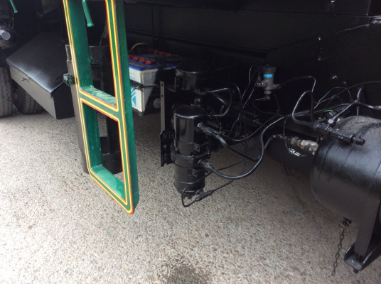 HINOไฮเทค เครื่อง195แรง เครน UNIC 3ตัน กระจกไฟฟ้า เครื่องดี ขับดี ครัทซีสวย ยางดี 6เส้น รถพร้อมใช้งาน ขาย 790,000 บาท (แม็กซ์ 089-6140505)