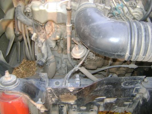 เครื่อง 4HF1  120 แรง  รถปี  42  ราคา  520,000  บาท