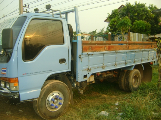 เครื่อง 4HF1  120 แรง  รถปี  42  ราคา  520,000  บาท