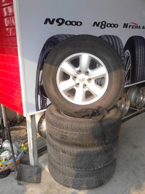 แม๊ก VIGO ขอบ 17  ( 17 X 7 1/2 JJ ) ยาง 265/65R17  ชุด 4 ล้อ TEL.081-427-3941