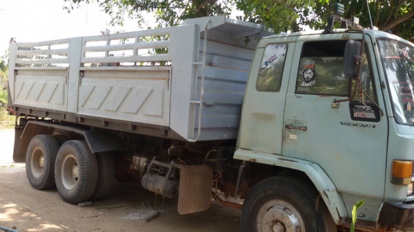 10ลัอดั้ม195แรง...ISUZU FVZ32MZP R3000706ปี38 ดั้มสามมิตร รถสภาพดีสวยใช้ได้....