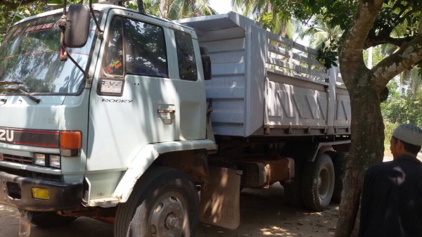 10ลัอดั้ม195แรง...ISUZU FVZ32MZP R3000706ปี38 ดั้มสามมิตร รถสภาพดีสวยใช้ได้....