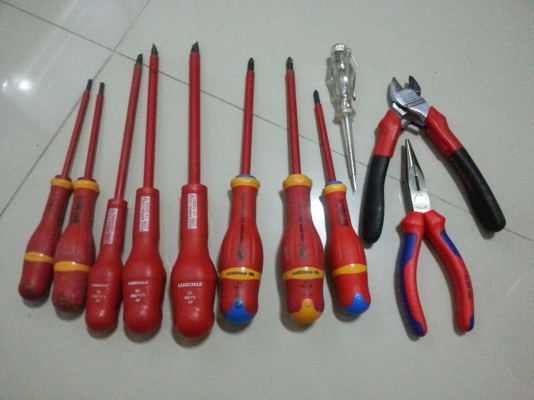 ชุดไขควงและคีมช่างไฟฟ้า FACOM