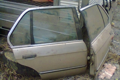 ขายประตู BMW E30 4บาน+ฝากระโปรงหน้า+หลัง เหมาๆไป5,500 บาท (ตามสภาพ)