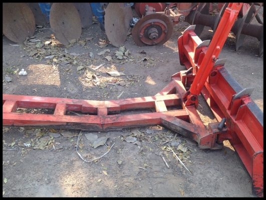 พานดันหน้า L3408 สภาพดีพร้อมใช้งาน มีใบดัน คานดันและกระบอกไฮโดลิก สนใจโทร 092-5192499