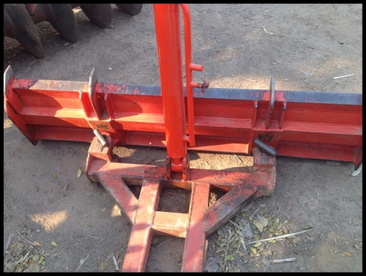 พานดันหน้า L3408 สภาพดีพร้อมใช้งาน มีใบดัน คานดันและกระบอกไฮโดลิก สนใจโทร 092-5192499