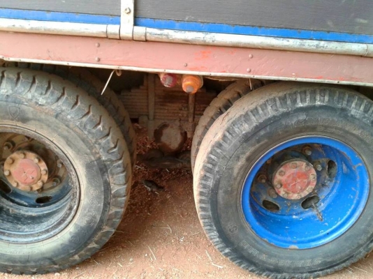 ขายรถวิ่งอ้อย10ล้อ2เพลาฟูโซ่ เกียร์กลาง เครื่อง165 6BD1 แชชซีสวยเครื่องดี เอกสารเล่มทะเบียนเต็ม พร้อมลุยงาน