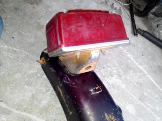 ขายไฟท้าย บังโคลน มอไซด์โบราณ ราคา 500 บาทไม่มีผุครับ