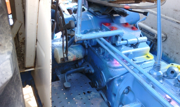 รถไถฟอร์ด ราคาเบาๆ ตัวรถพร้อมใบดัน  ต่อลองได้ ขายได้ขายเลยครับเล่มทะเบียน