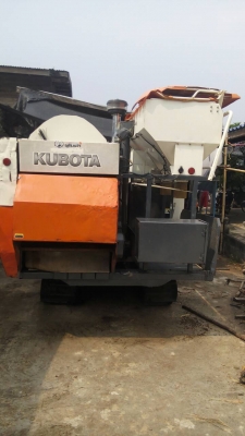 ขายรถเกี่ยวข้าว KUBOTA 60 รถสวยปี 55 เครี่องดี พร้อมใช้งาน