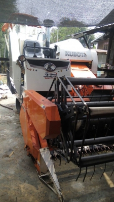 ขายรถเกี่ยวข้าว KUBOTA 60 รถสวยปี 55 เครี่องดี พร้อมใช้งาน