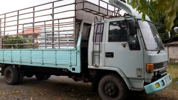 6ล้ออีซูชุล๊อคกี้  ยาว6.50เมตร  เบครทิฟฟี่  พวงมาลัยพาวเวอร์ เครื่อง175  ทะเบียนพร้อมโอน